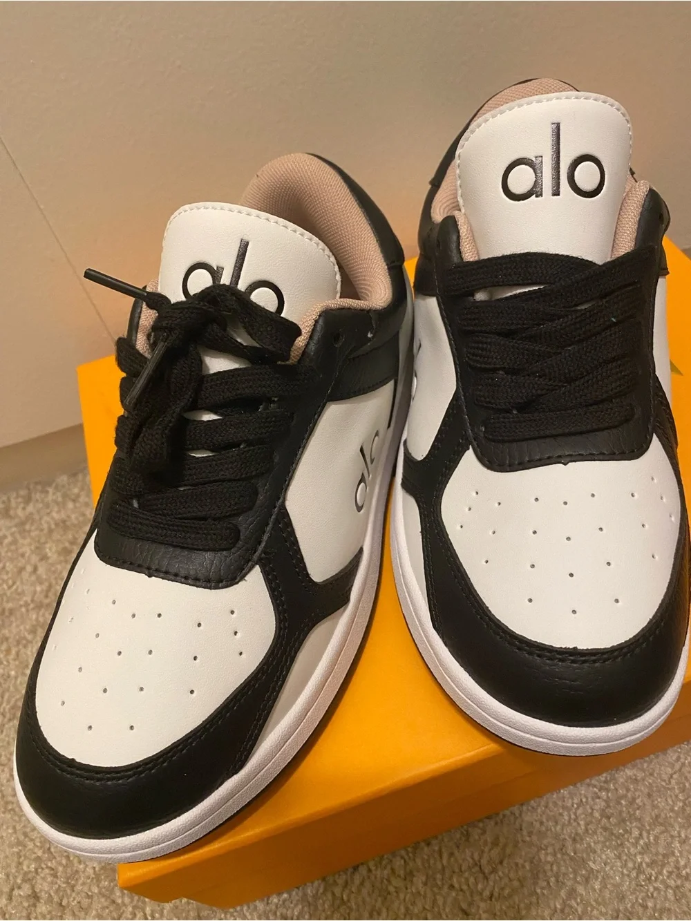 ALO Yoga Black, White and Beige Low-Top Sneakers